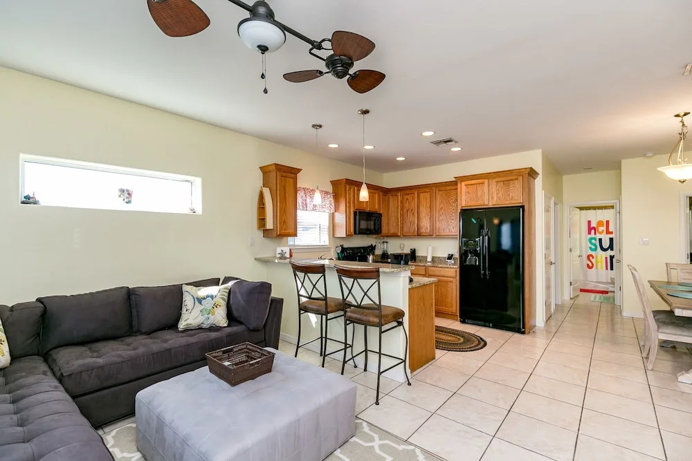 Intimate Resort 2 Blocks from Beach by RedAwning