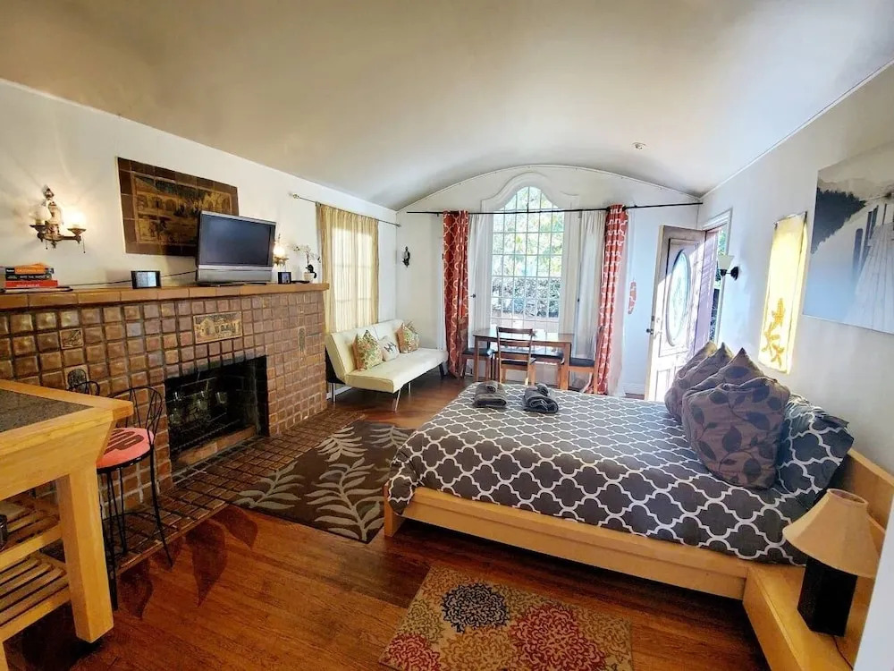 Retro Artistic 3br +loft@venice Short/long Stay 4 Bedroom Apts