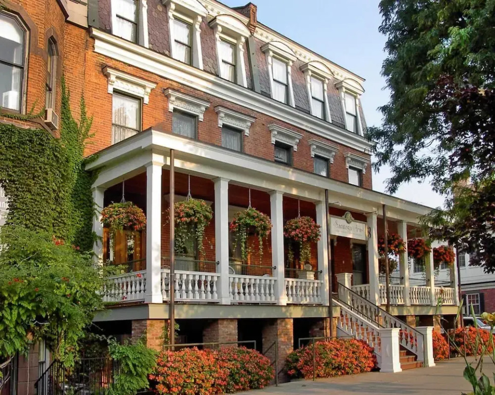 Saratoga Arms Hotel