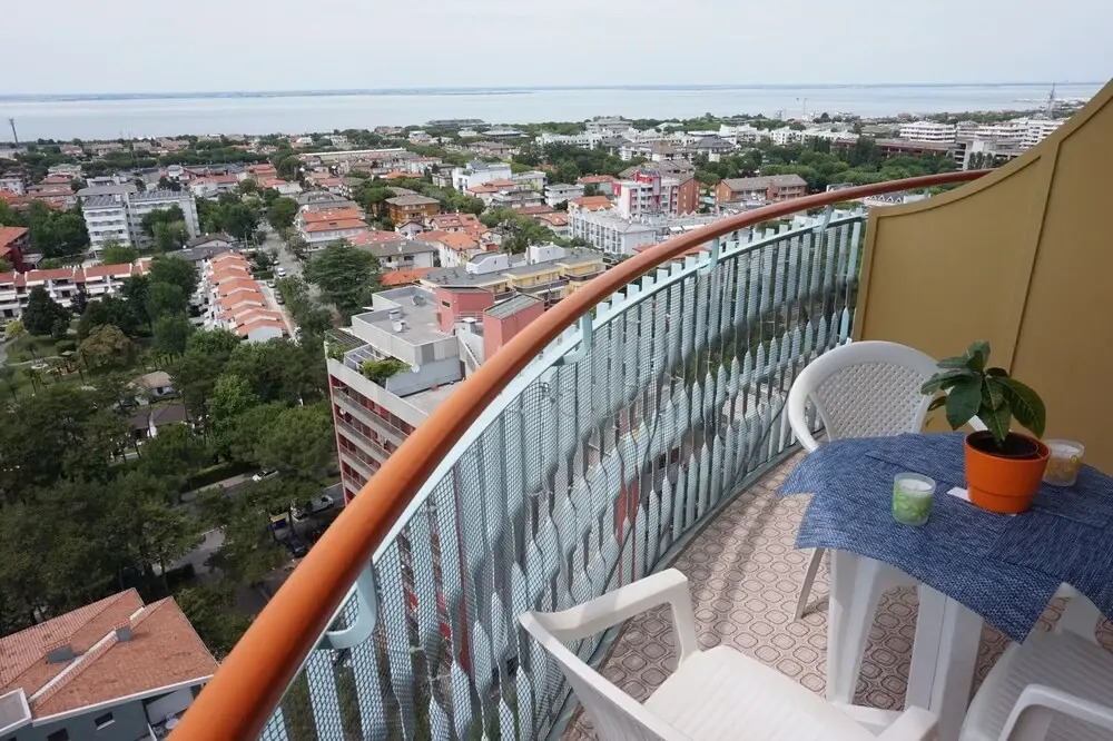 Wonderful Studio With Swimming Pool, Spacious Terrace and sea View by Beahost