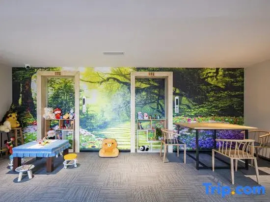 Siyuetian Hotel (Chengdu Jiuyan Bridge Niushikou Subway Station)