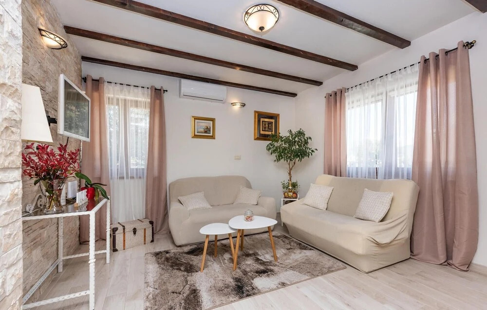 Beautiful Home in Bibinje With 2 Bedrooms, Wifi and Outdoor Swimming Pool