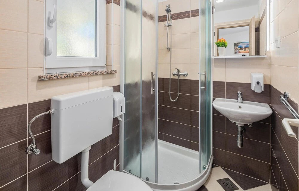 Amazing Home in Banjole With Wifi, 2 Bedrooms and Outdoor Swimming Pool