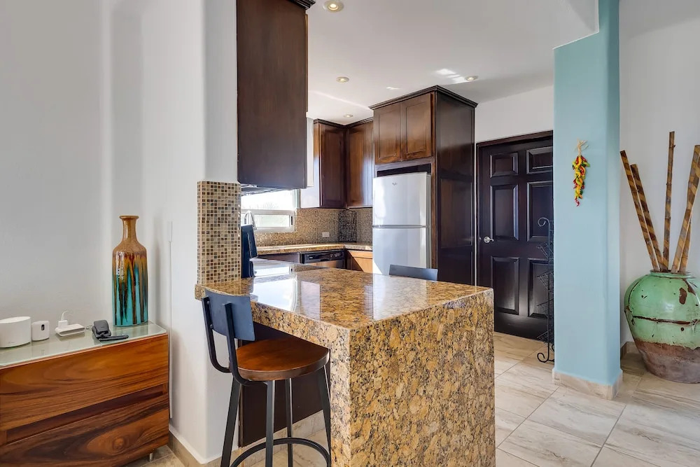 Beachfront Oasis in Cabo with Resort Amenities
