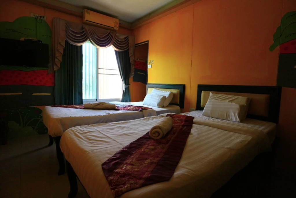 OYO 768 First Station Hotel