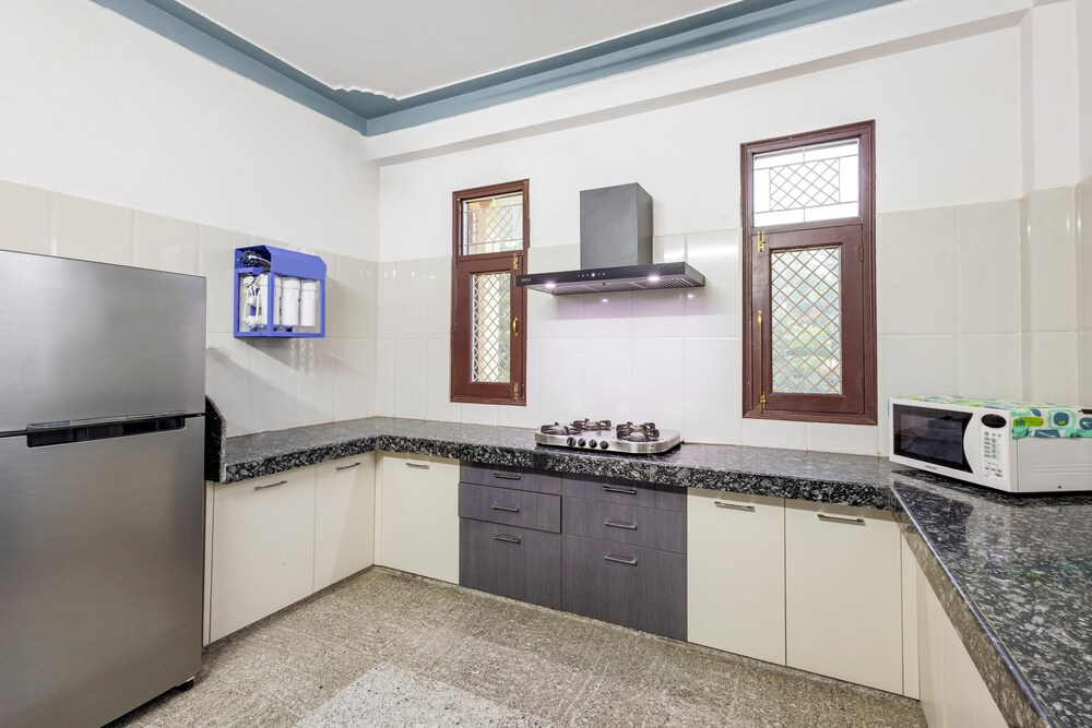 Alaya Stays 4 BHK with Outdoor Dining Area - Abhimanyu Mansion Sapphire