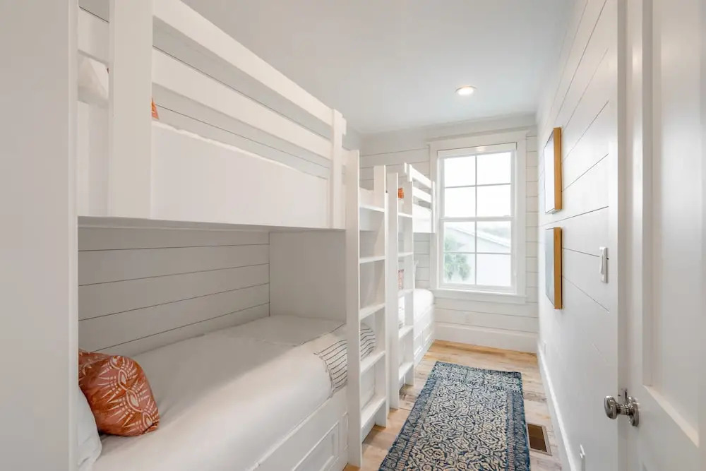 Marlin by Avantstay Beachfront Mansion w/ 10 Bdrs & Multiple Living Spaces & Kitchens!