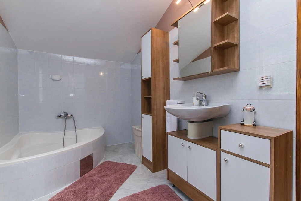Amazing Home in Nedescina With Wifi and 5 Bedrooms