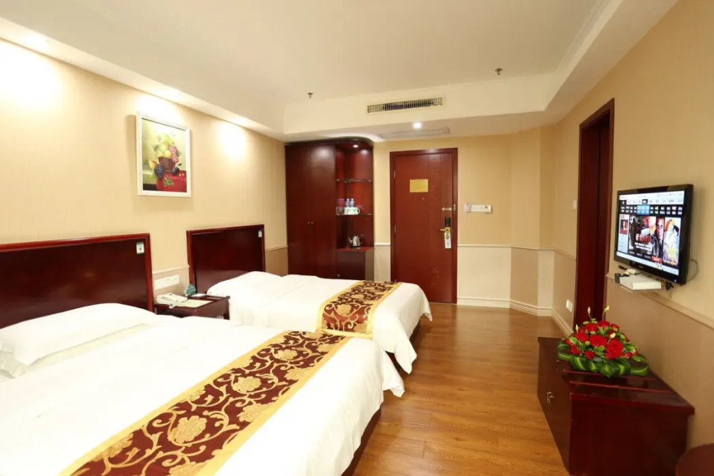 GreenTree Inn Jieyang North Linjiang Road Express Hotel