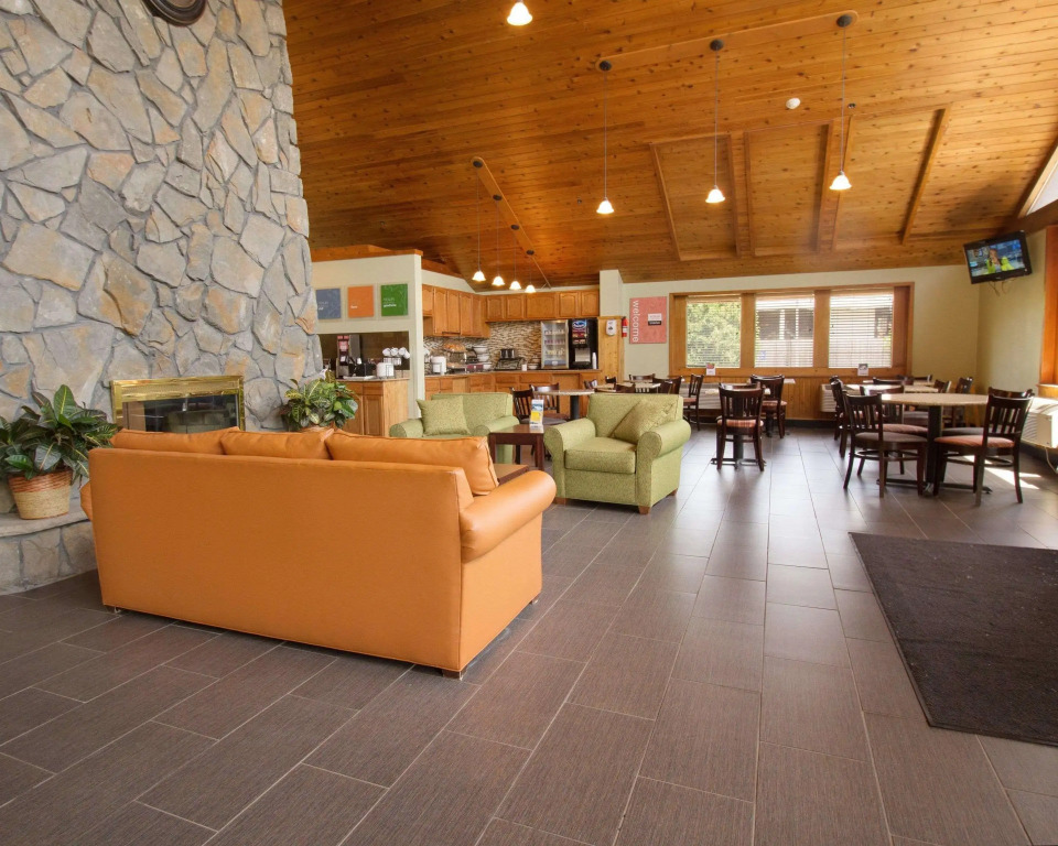 Comfort Inn & Suites Syracuse-Carrier Circle