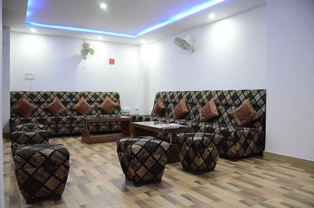 OYO 8448 Hotel Shyamal