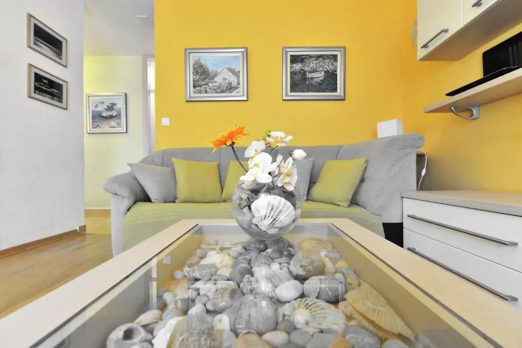 Cozy luxury beach apartment Split