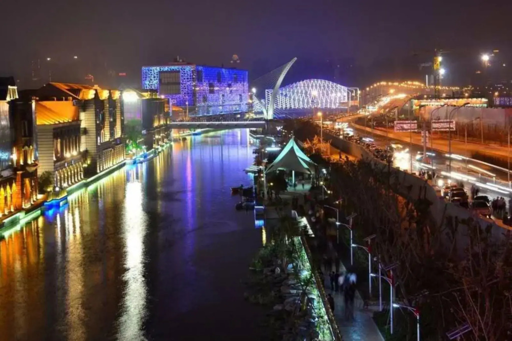 LangPu Hotel (Wuhan Wuchang Railway Station Square)