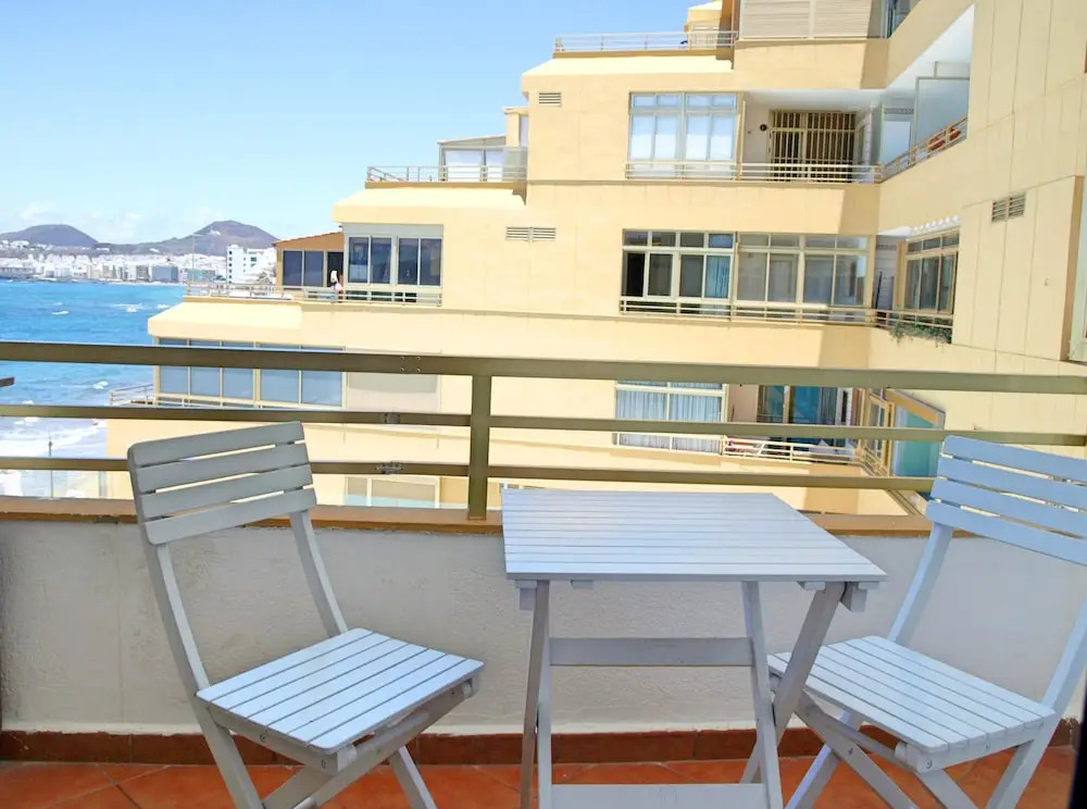 Flatguest Pool and beach