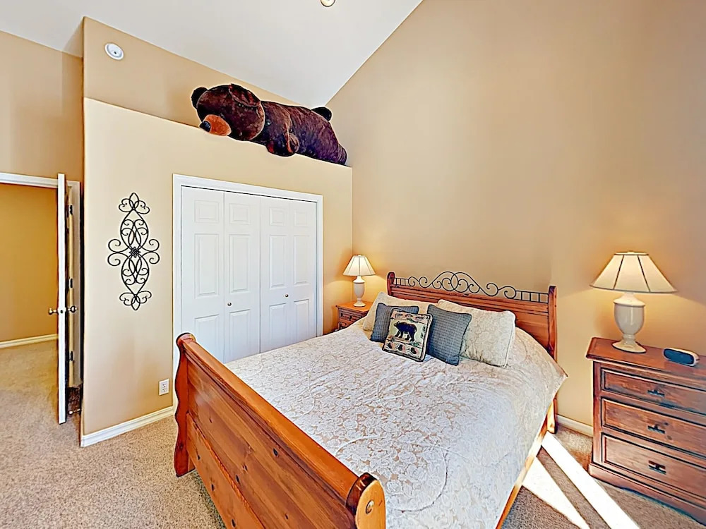 New Listing! Spacious Sunriver Haven W/ Hot Tub 3 Bedroom Home