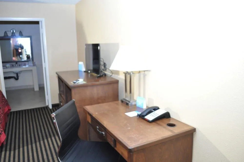 Evergreen Hotel & Suites