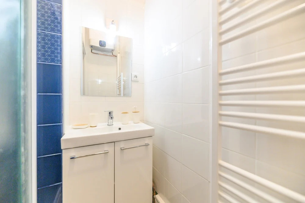 Daumier - New 2 Bdrs Flat near la Seine