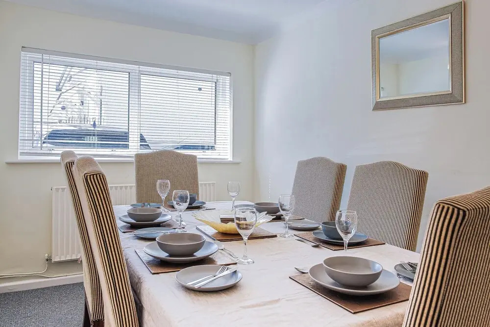 Central 2BD with Garden and Free Parking
