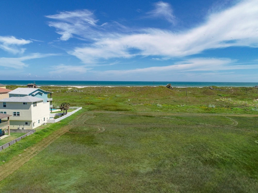 Heaven on Eleven MC8 3 Bedrooms 2.5 Bathrooms Condo