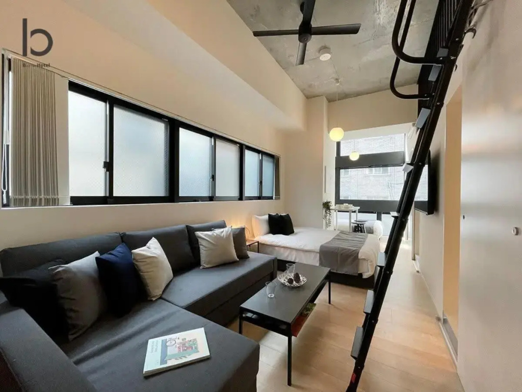 Brand new 1BR apt 5 mins walk to peace park great city view good for 7PPL