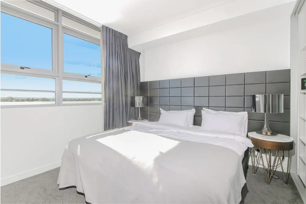 2 Bedroom Modern Apartment in Chatswood
