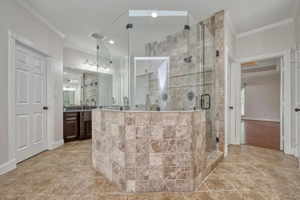 Great Escape With Private Pool and Deck