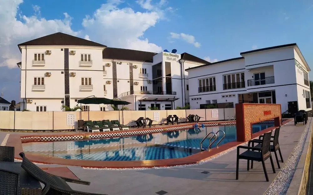 MacDestly Hotel