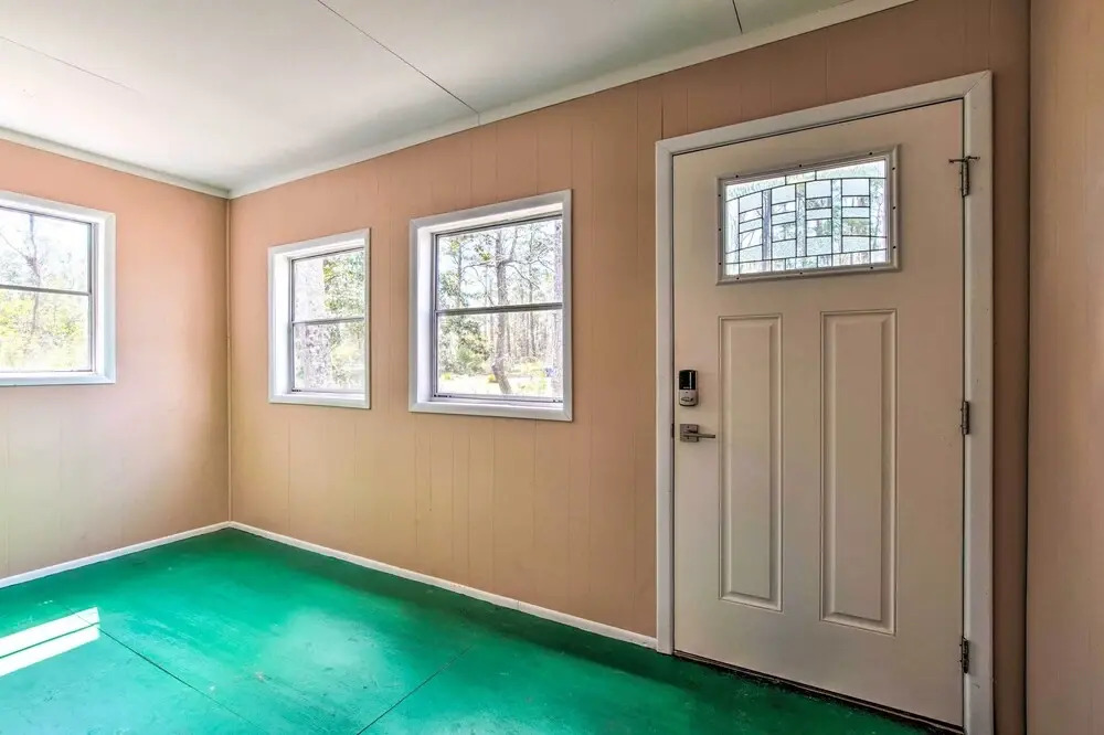 Sunny Oak Island Retreat - 3 Blocks to Beach!