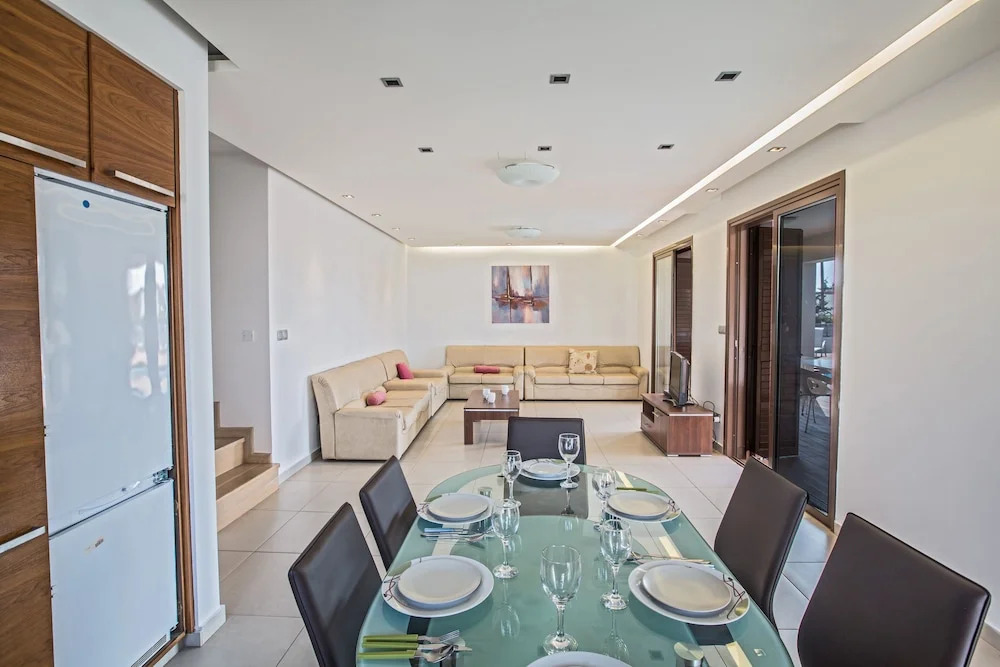 Skyla Villa