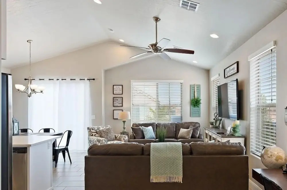 Spacious Villa 5 minutes to Lake State park by Redawning