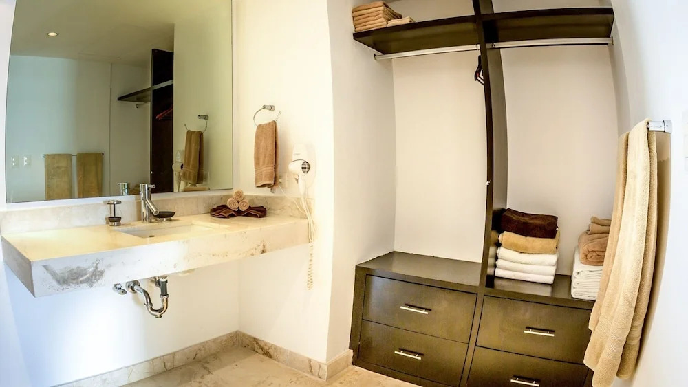Elements Penthouse 5 3 Bedroom Condo by RedAwning