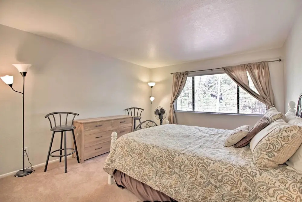Pinetop Condo w/ Deck, Grill, 30 Mi to Sunrise Ski