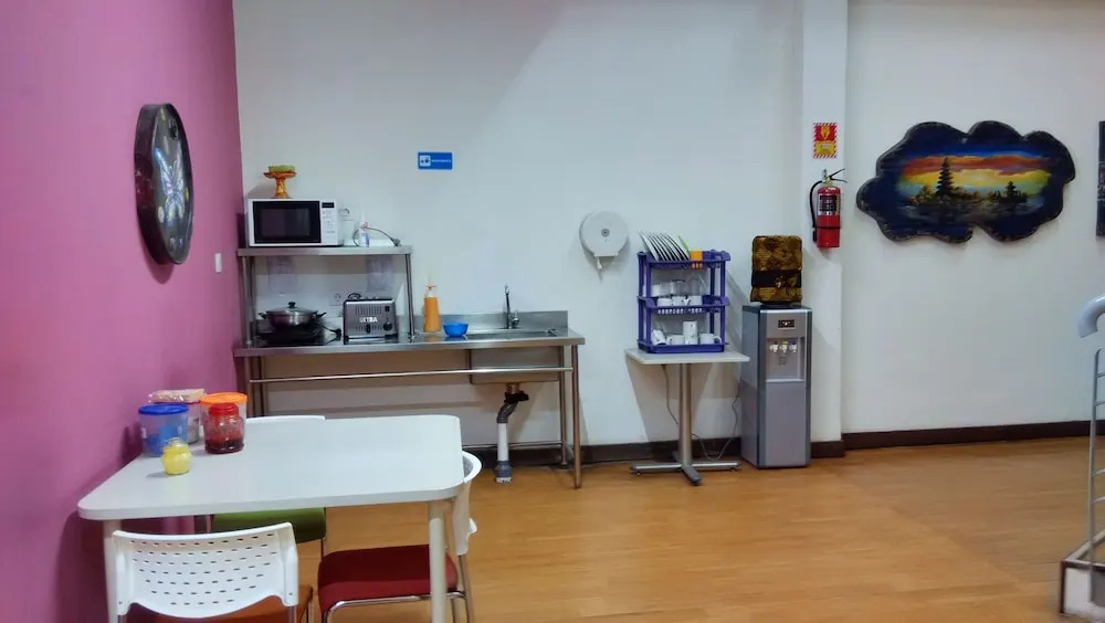 CX Hostel Legian Kelod
