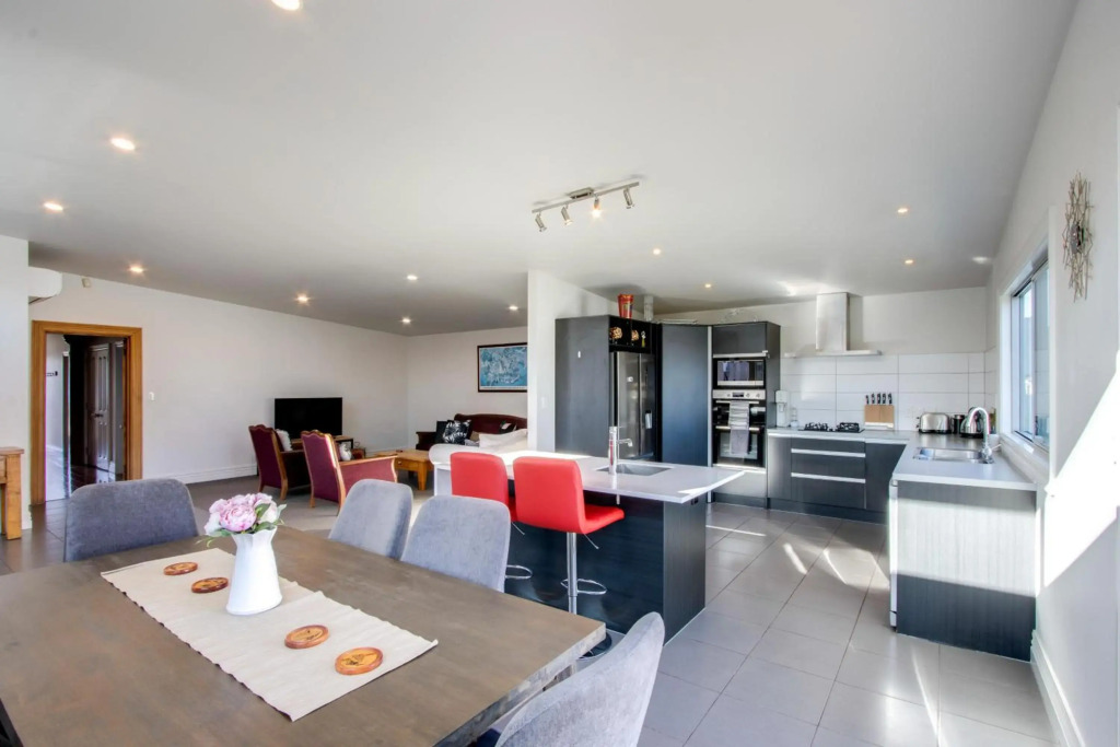 Coastal Villa - Napier Holiday Home