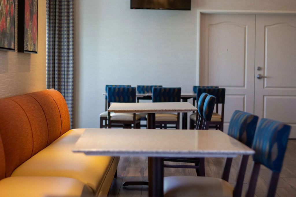Best Western Plus A Wayfarers Inn & Suites