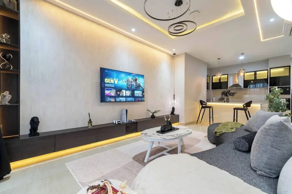 Chic Waterfront 2BR in Lekki Phase 1 - 5 Star Apt