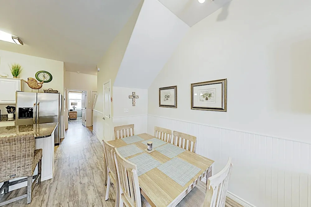 Poolside Beauty W/ Heated Pool - Steps To Beach 2 Bedroom Townhouse