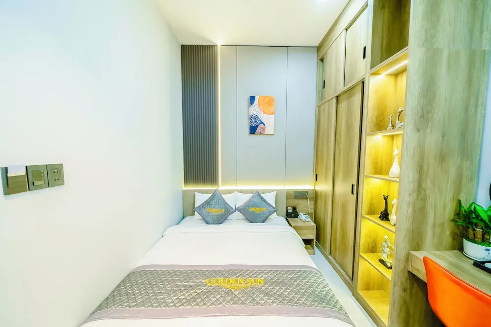 Golden Sun 6 Hotel - Near Tan Son Nhat Airport