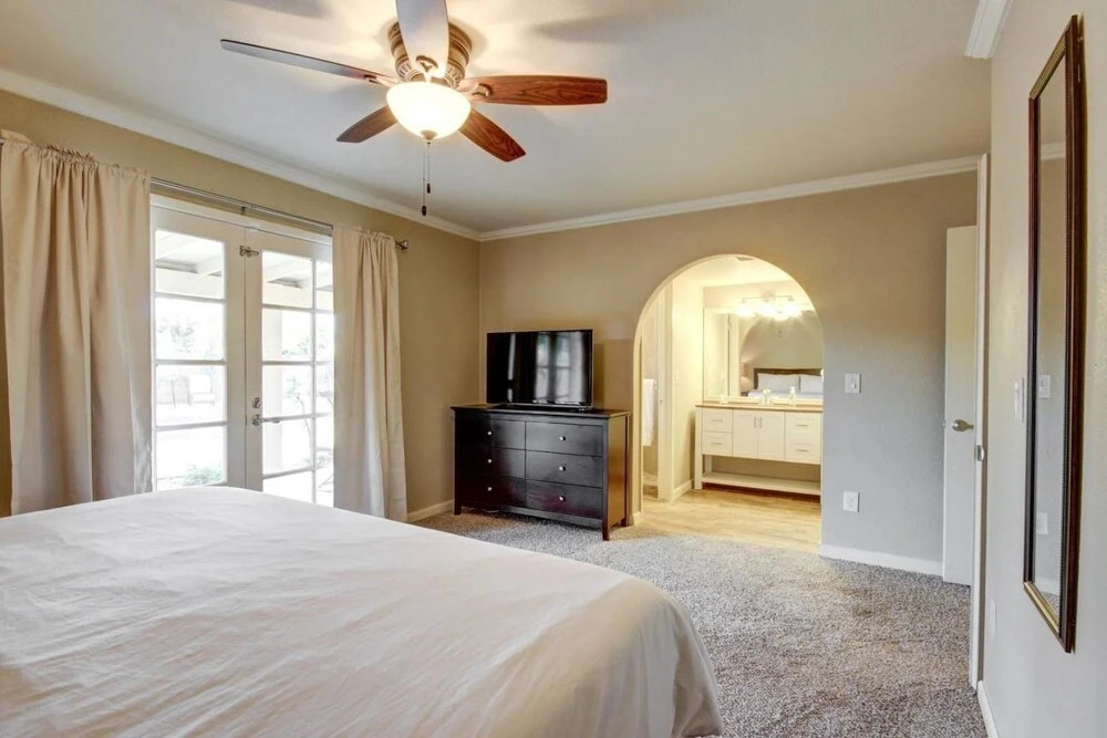 SLS Paradise - Resort Yard with FREE Heated Pool, Spa, Boccie & More.