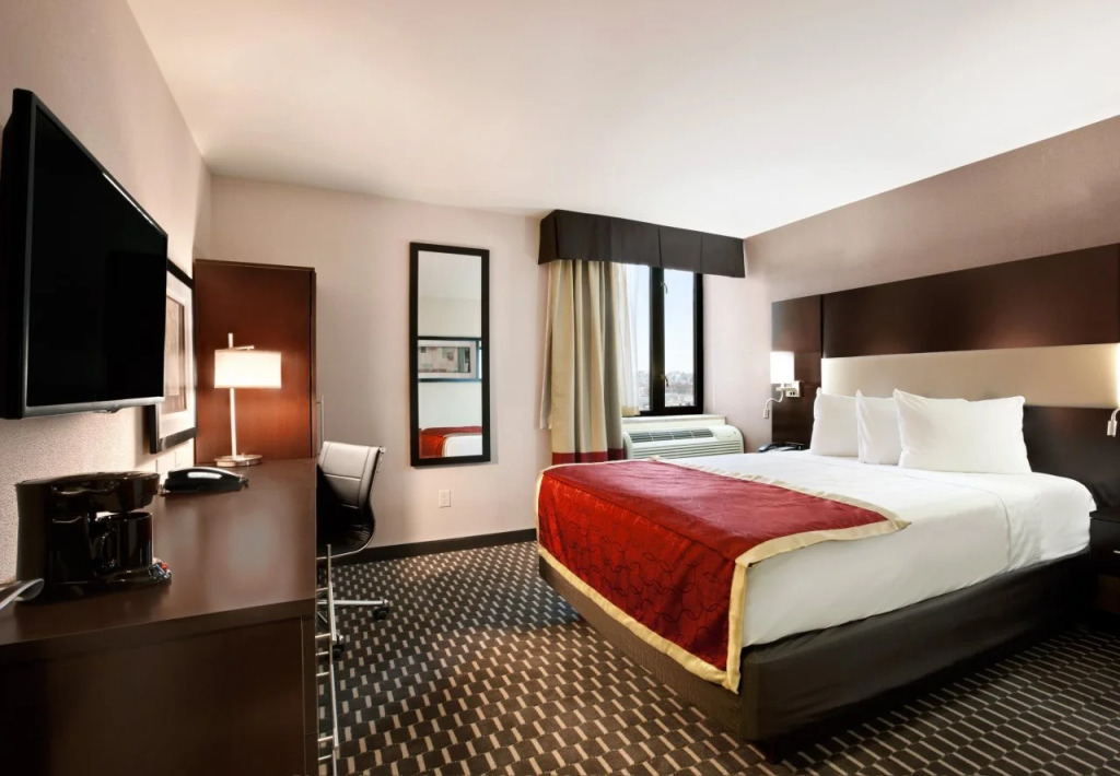 AirTrain Plaza Hotel JFK Airport