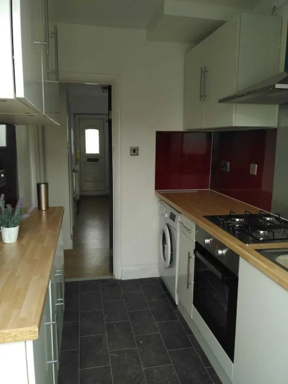 Remarkable 3-bed House in Hounslow