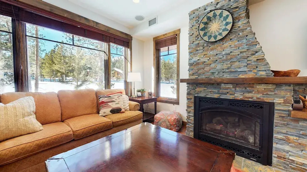 Woodwinds 1271 Spacious Mountain Modern Home with Private Hot Tub, Fireplace and Garage by RedAwning