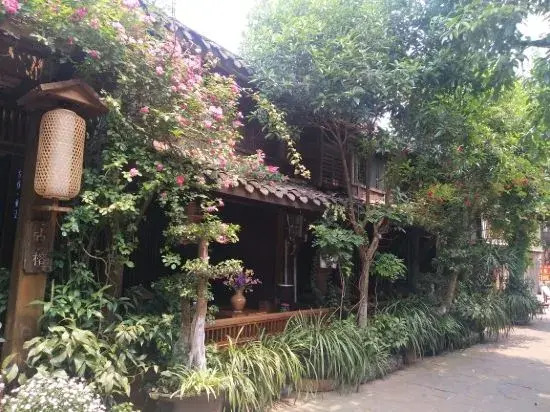 Pingle Ancient Town Lijiang Hostel