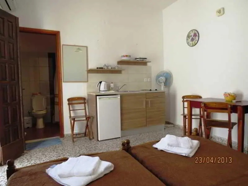 Sarris Studios & Apartments