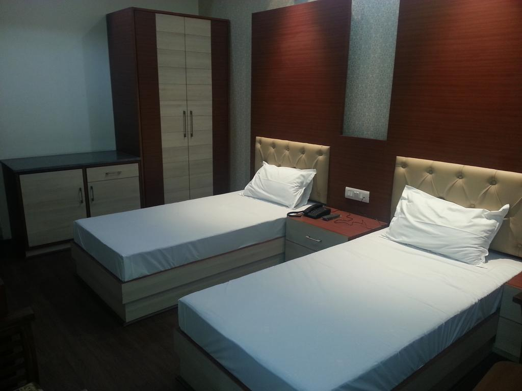 OYO 11629 Hotel Sunshine Inn