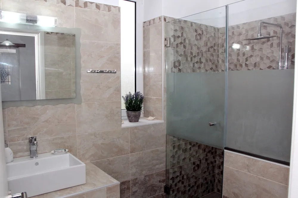 Haraki Stone Apartments