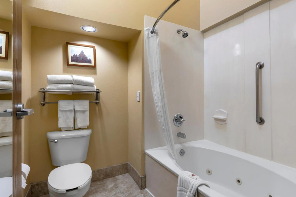 Comfort Suites DFW Airport