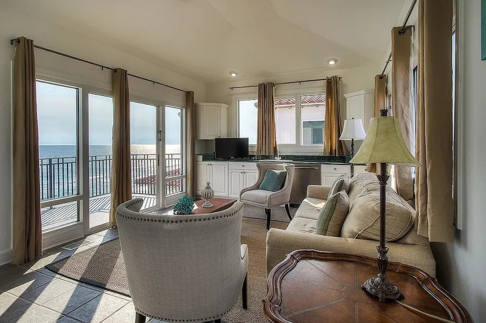 Vista Bella del Mar 5 Bedroom Holiday Home by Five Star Properties