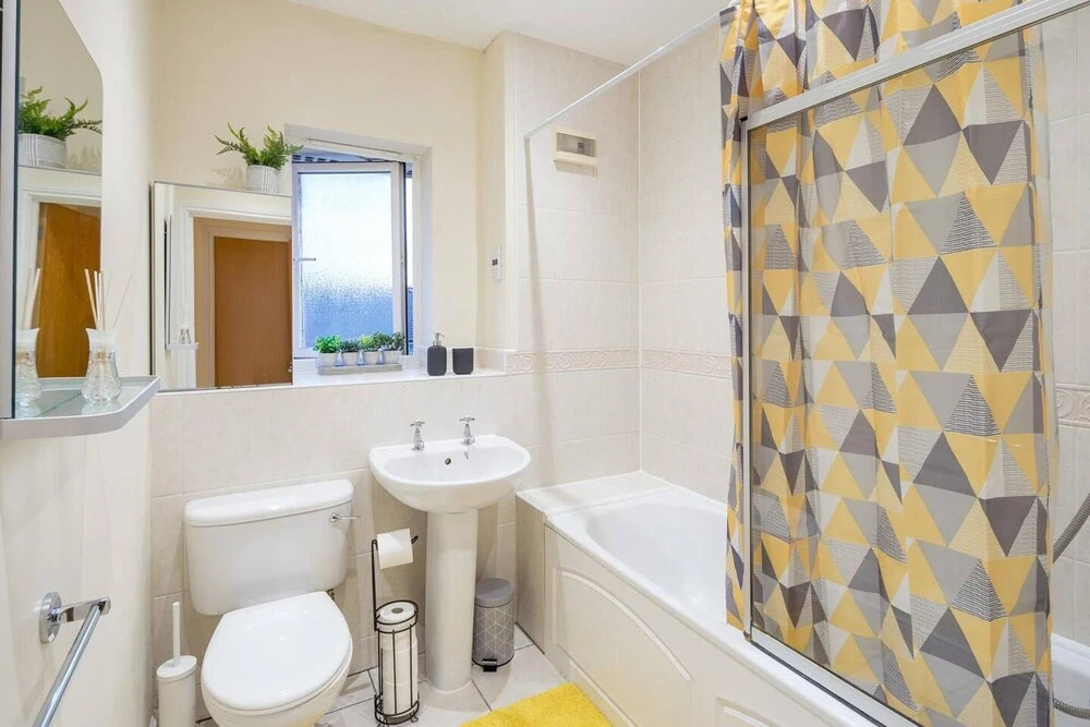Cozy 2 bed Room Flat, Walking Distance From Excel