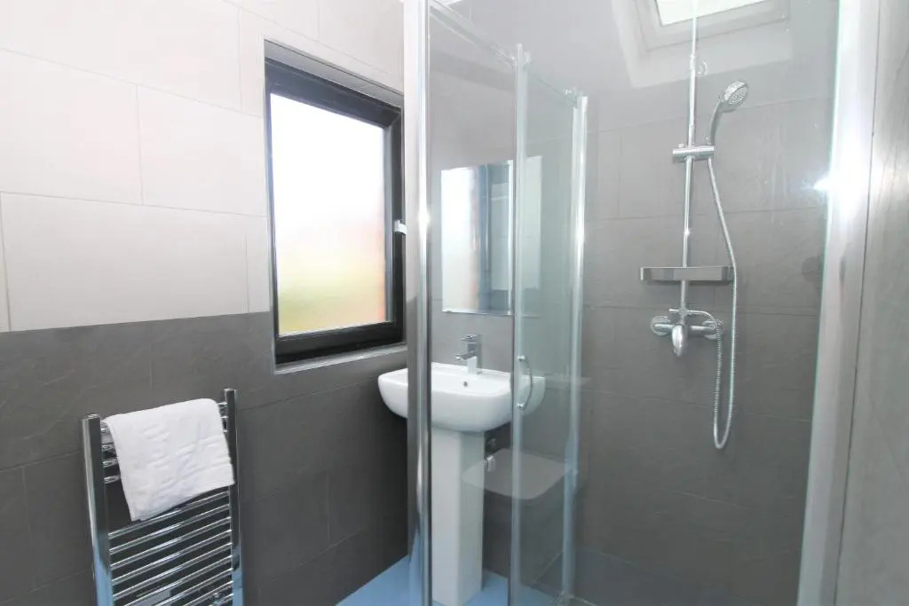 The Coach House - Free Private Parking - by PROPERTY PROMISE